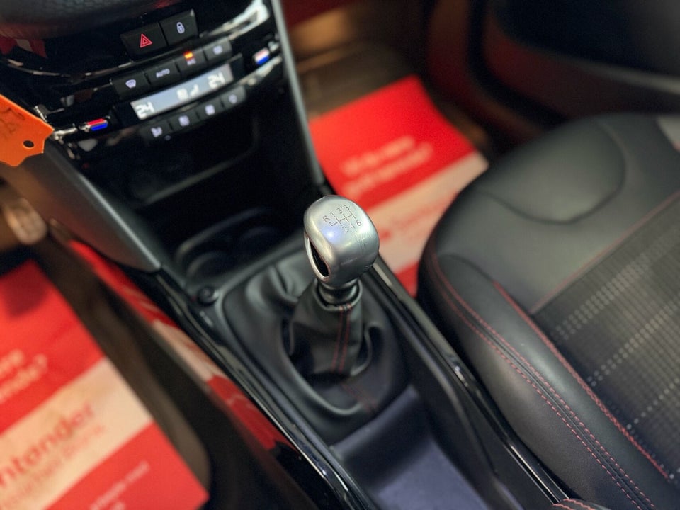 Peugeot 2008 1,6 BlueHDi 120 GT Line Sky 5d