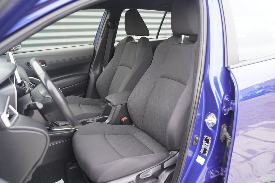 Toyota Corolla Cross 2,0 Hybrid Active CVT 5d