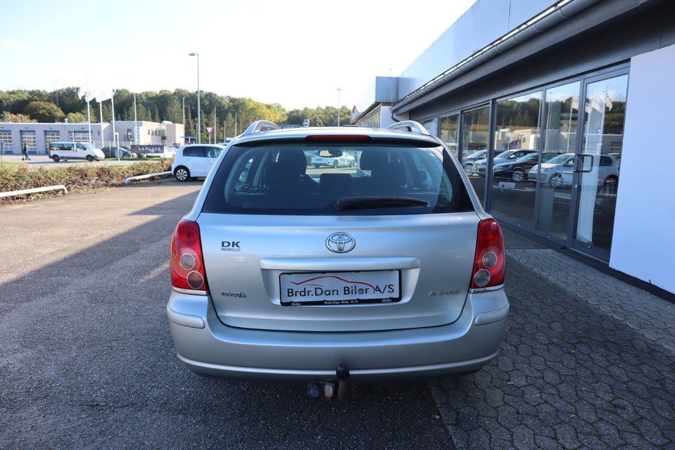 Toyota Avensis 1,8 VVT-i Sol stc. 5d