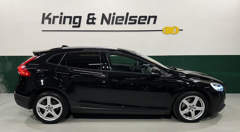 Volvo V40 CC 1,5 T3 152 Momentum aut. 5d