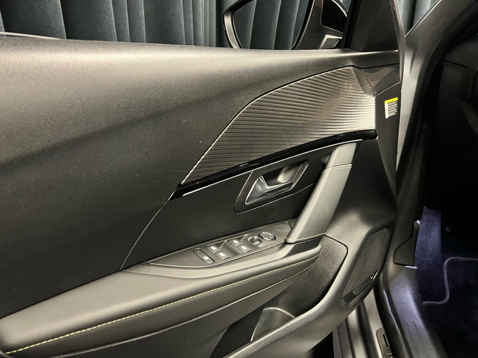 Peugeot e-208 50 GT 5d