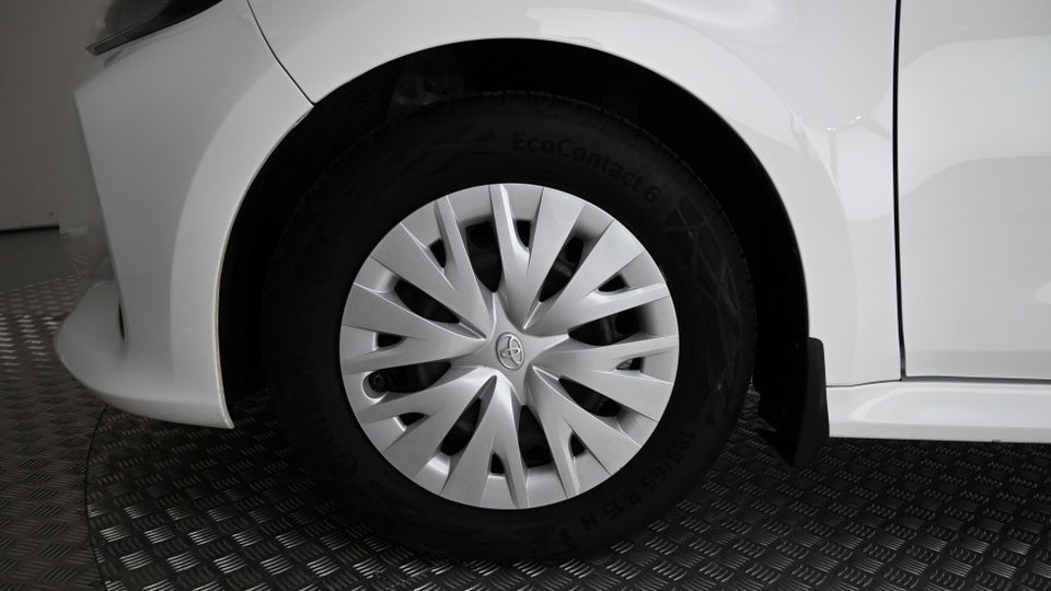 Toyota Yaris 1,5 Hybrid Essential e-CVT 5d