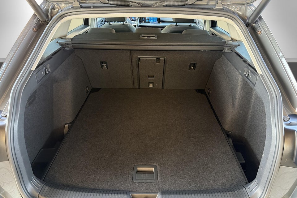 VW Golf VIII 1,5 eTSi 150 Style Variant DSG 5d