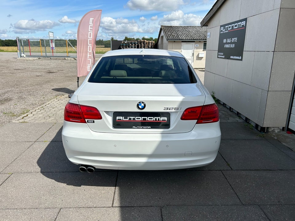 BMW 325i 3,0 Coupé aut. 2d