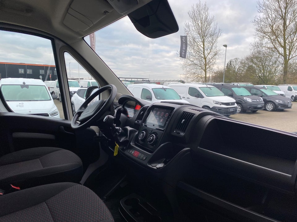 Peugeot Boxer 335 2,2 BlueHDi 140 L2H2 Premium