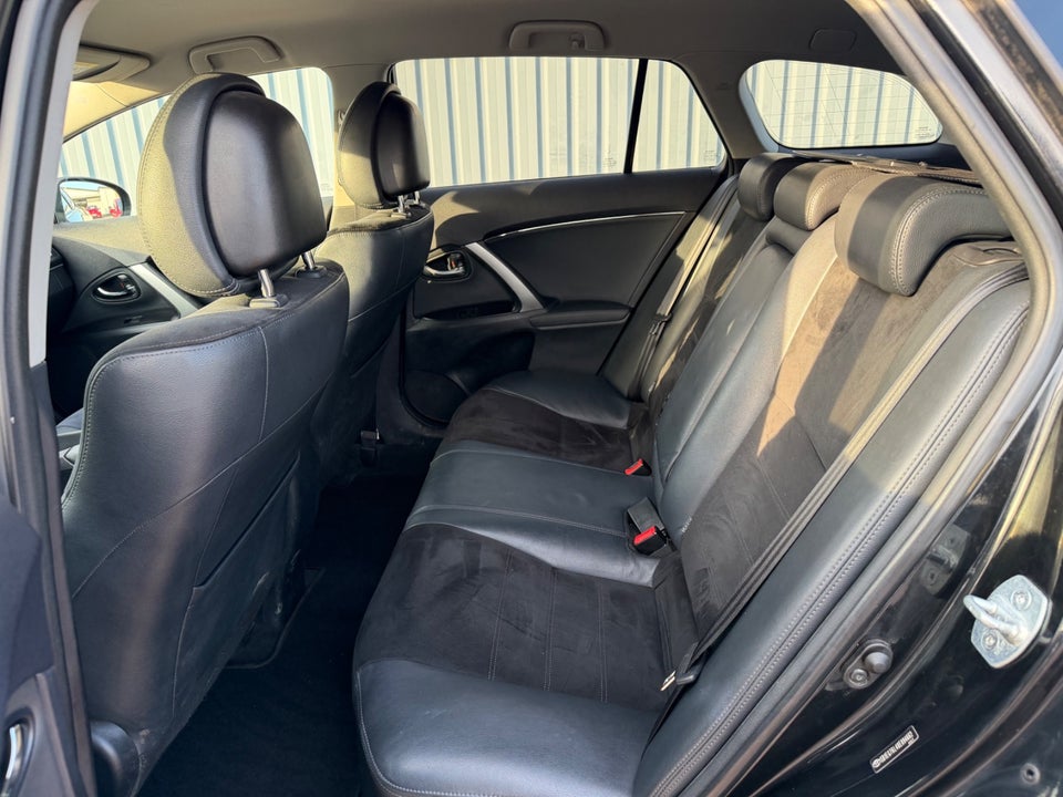 Toyota Avensis 1,8 VVT-i T2 Premium stc. 5d