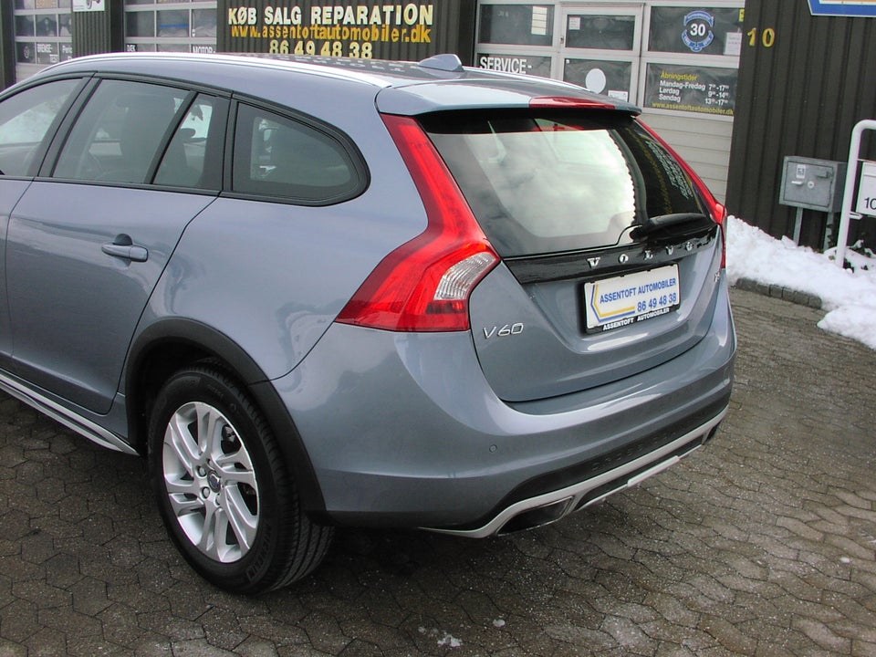 Volvo V60 CC 2,0 T5 245 Momentum aut. 5d