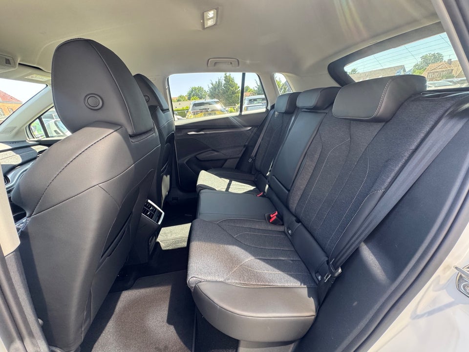 Skoda Elroq 60 iV Loft 5d