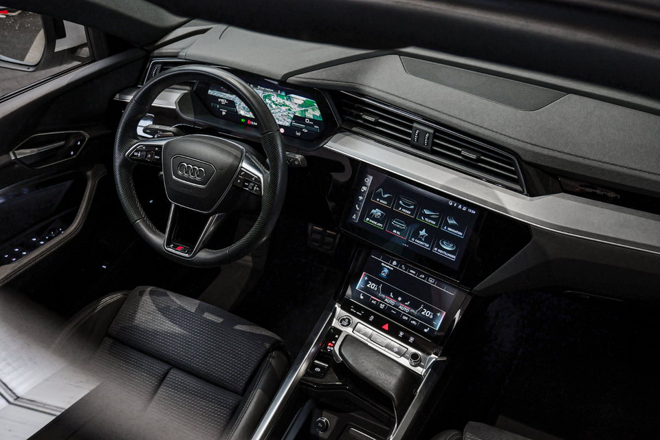 Audi Q8 e-tron 55 S-line quattro 5d