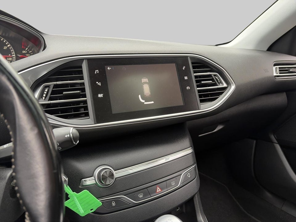 Peugeot 308 1,2 e-THP 130 Allure Sky SW 5d