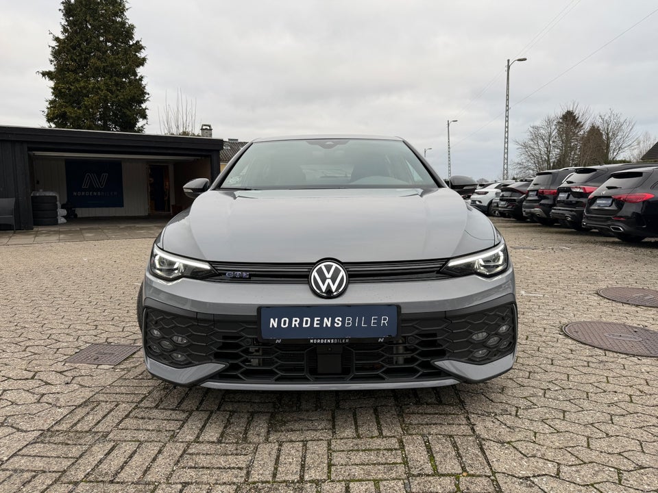 VW Golf VIII 1,5 GTE DSG 5d