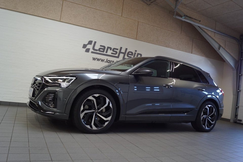 Audi Q8 e-tron 55 S-line quattro 5d