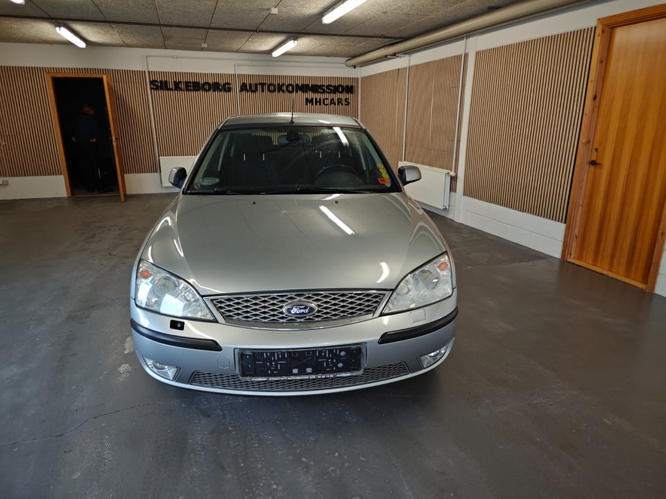 Ford Mondeo 2,0 145 Ambiente 5d