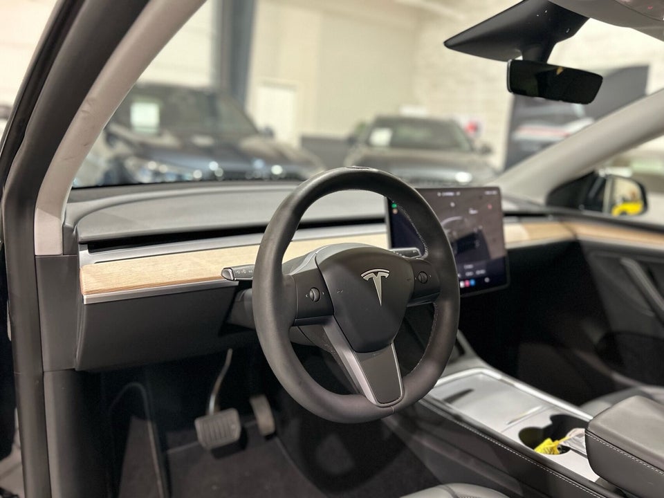 Tesla Model Y Long Range AWD 5d