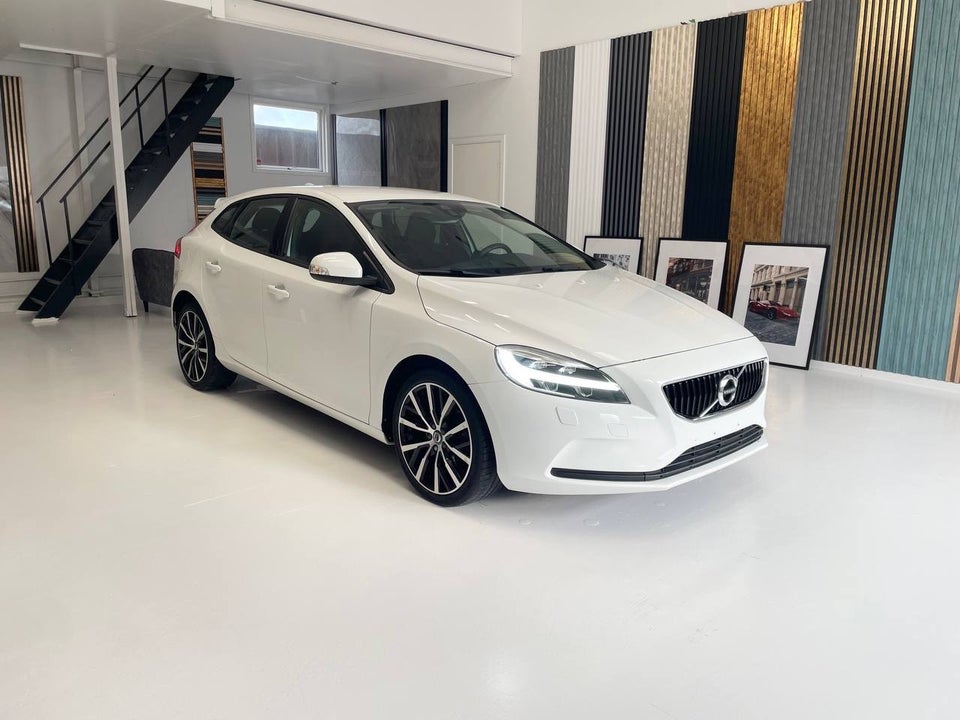 Volvo V40 2,0 D3 150 Momentum 5d