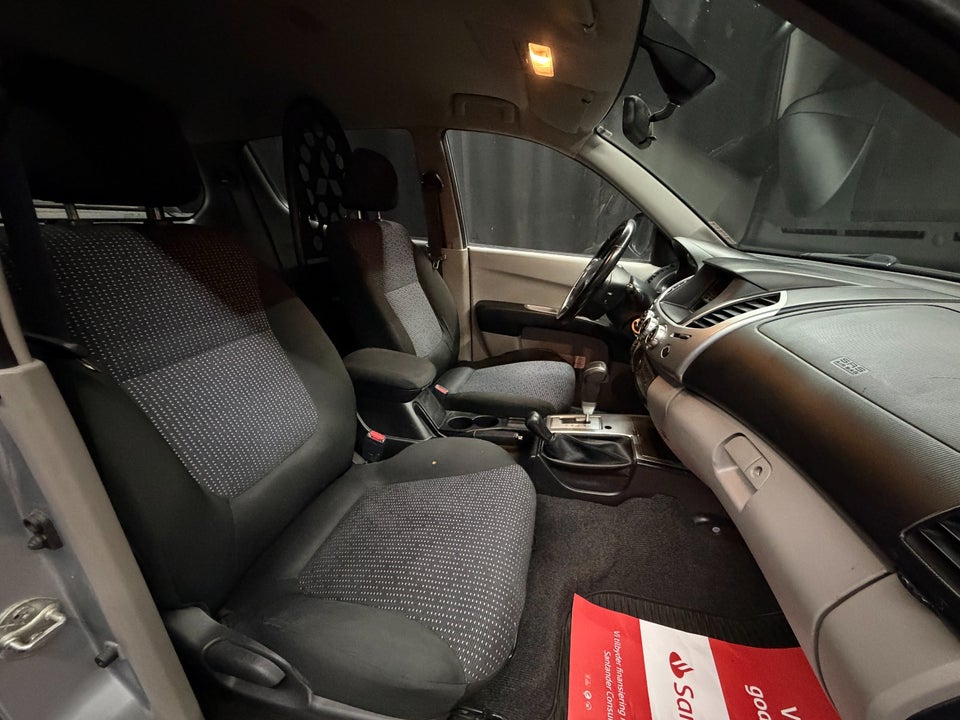 Mitsubishi L200 2,5 DI-D Db.Kab Intense aut. 4d