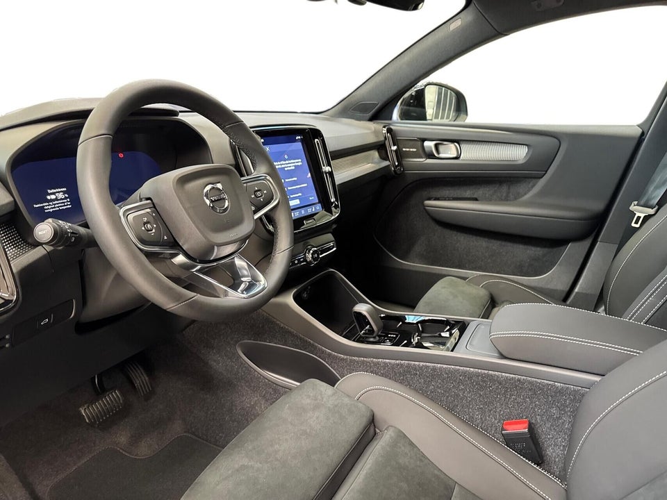 Volvo EC40 Extended Range Black Edition 5d