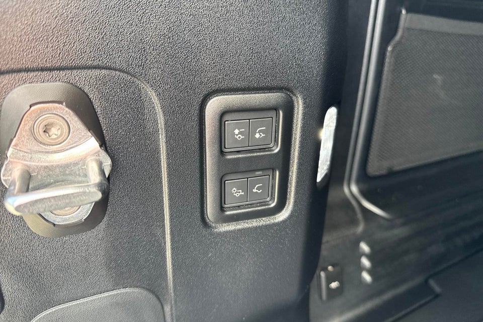 Land Rover Defender 110 3,0 D250 Hard Top X-Dynamic SE aut. Van 5d