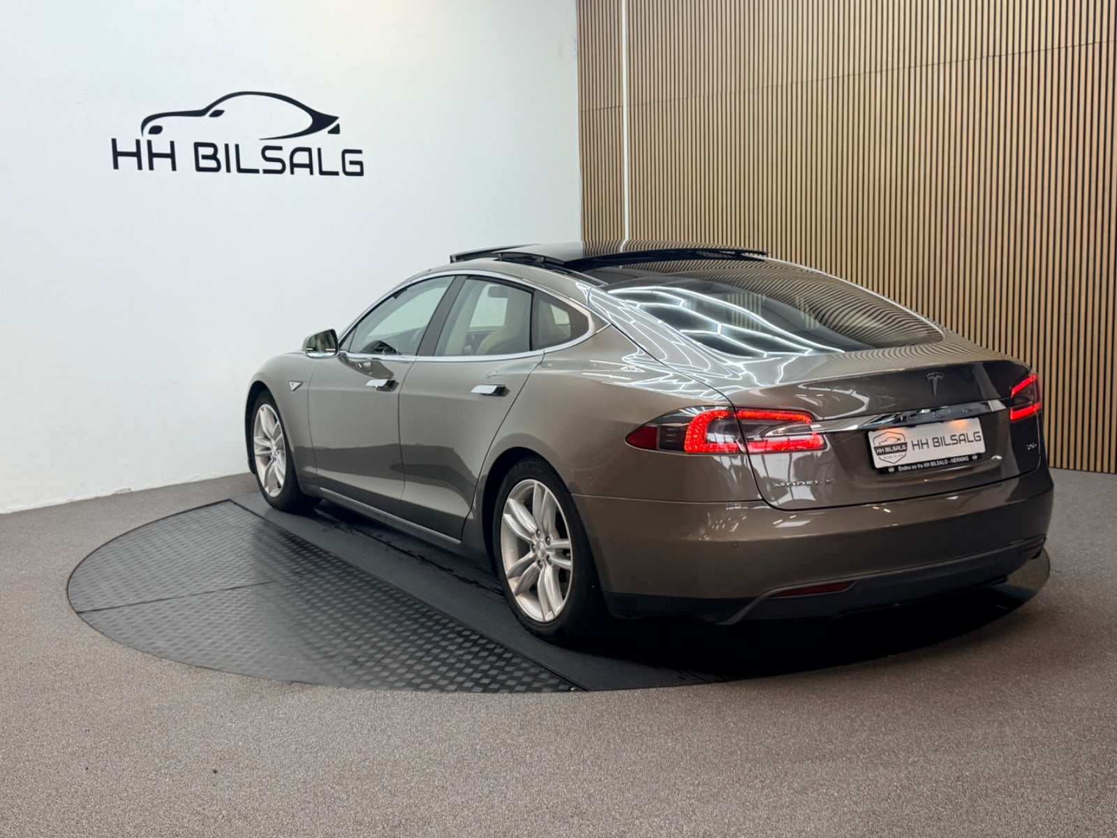 Tesla Model S 70D 334ch - Supercharge gratuite SC01 - Toit ouvrant - Jantes 19" - Régulateur adaptatif