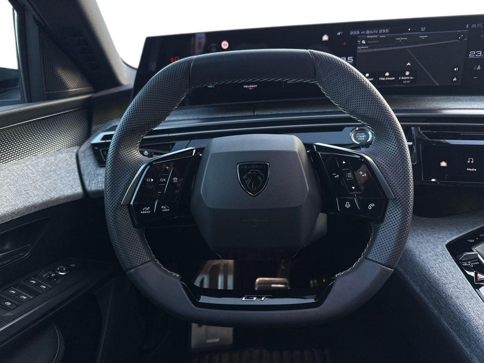 Peugeot e-3008 77 GT Pack 5d