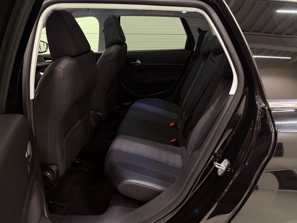 Peugeot 308 1,5 BlueHDi 130 Allure+ Sky SW 5d