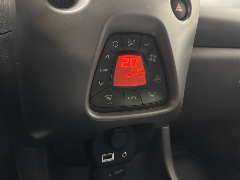 Toyota Aygo 1,0 VVT-i x-press x-shift 5d