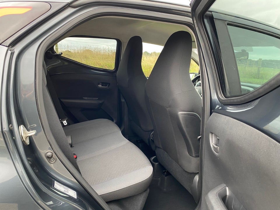 Toyota Aygo 1,0 VVT-i x-press 5d