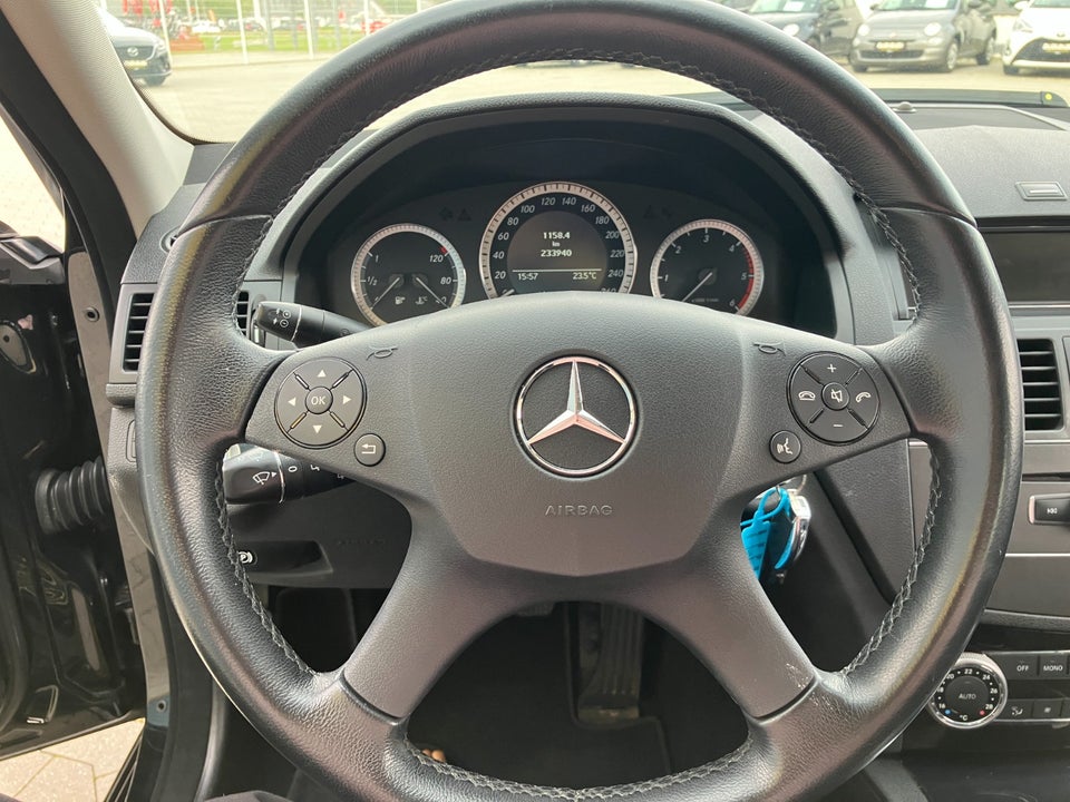 Mercedes C200 2,2 CDi Elegance stc. BE 5d