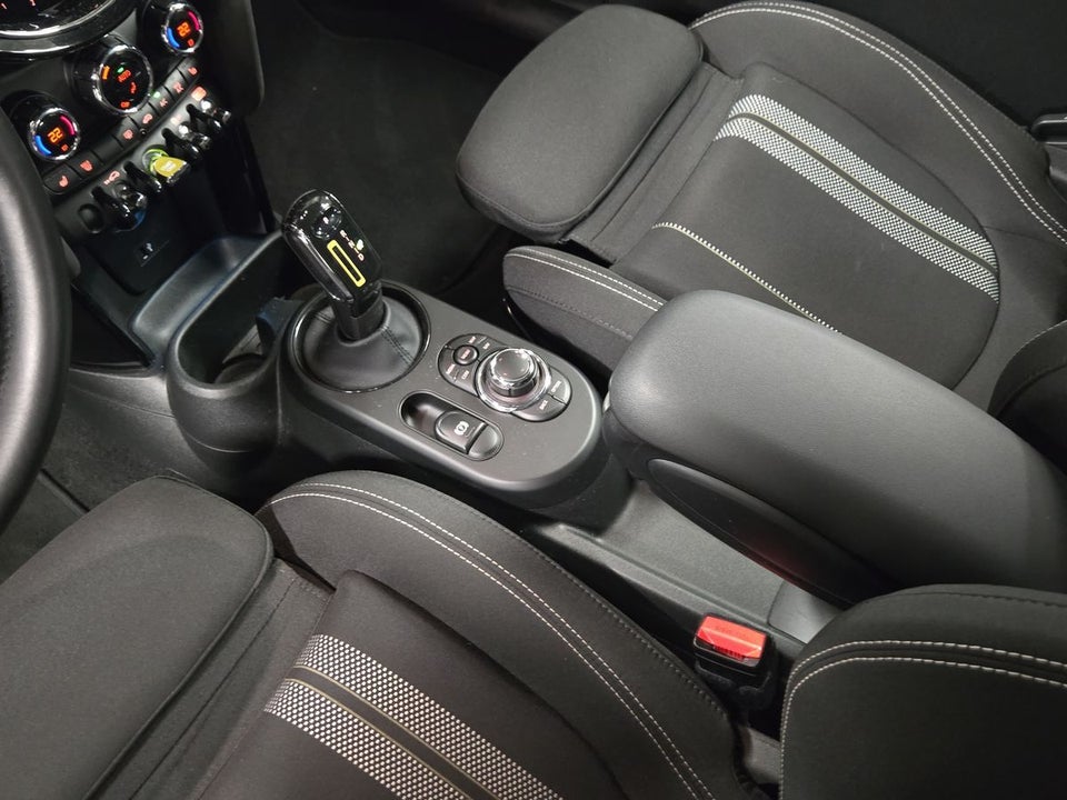 MINI Cooper SE Essential 3d