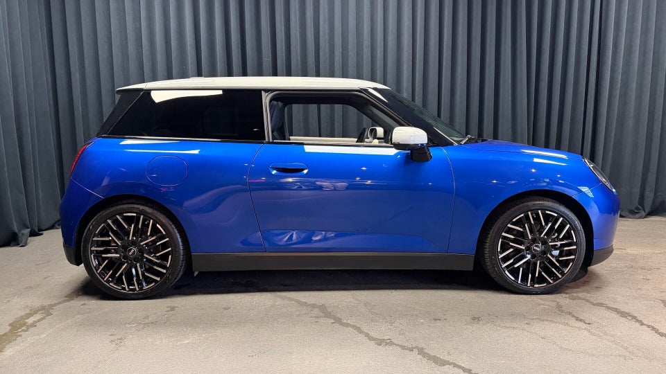 MINI Cooper SE Favoured Trim XL 3d