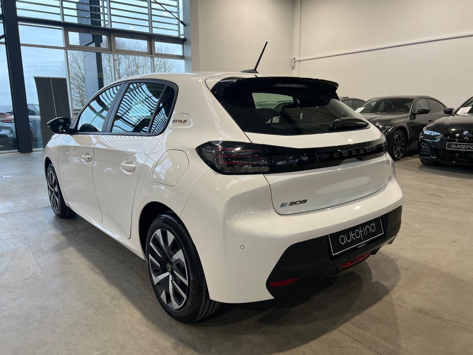 Peugeot e-208 50 Style 5d