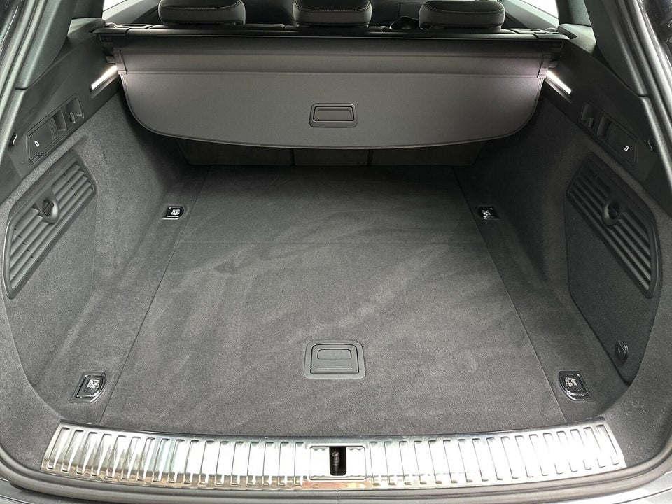 Audi Q8 e-tron 55 S-line quattro 5d