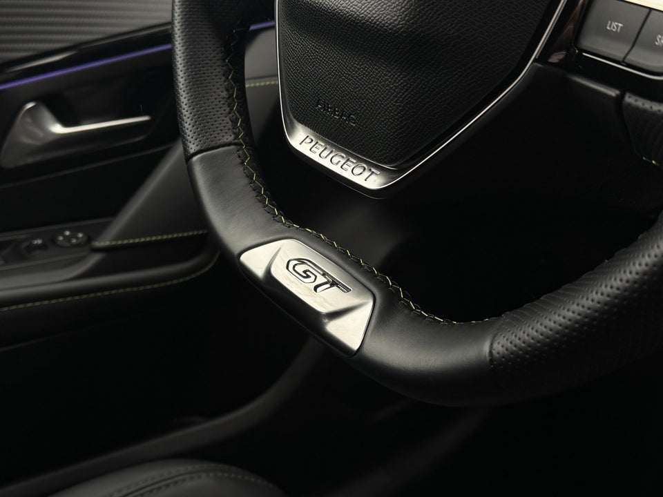 Peugeot e-208 50 GT 5d