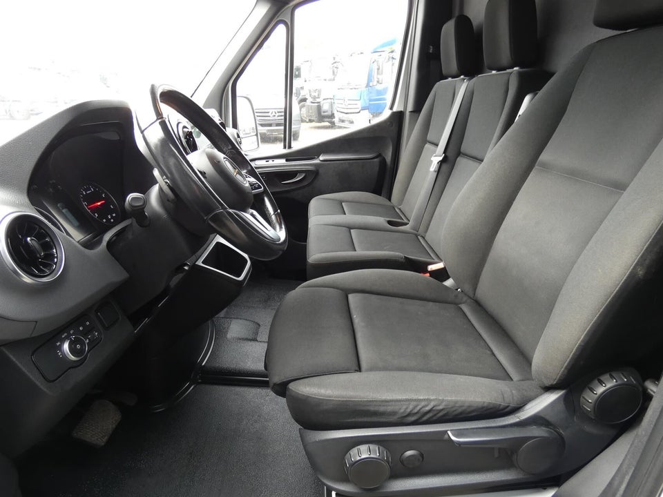 Mercedes Sprinter 319 3,0 CDi A2 Kassevogn aut. RWD
