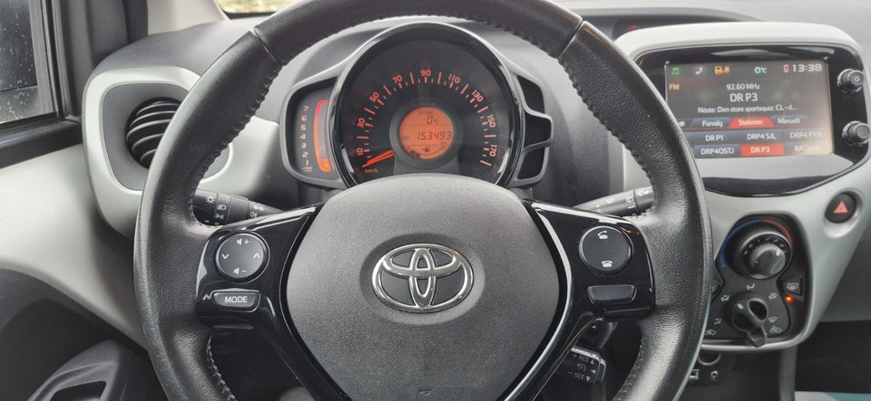 Toyota Aygo 1,0 VVT-i x-wave Sky 5d