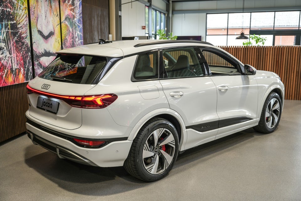 Audi Q6 e-tron S-line quattro 5d