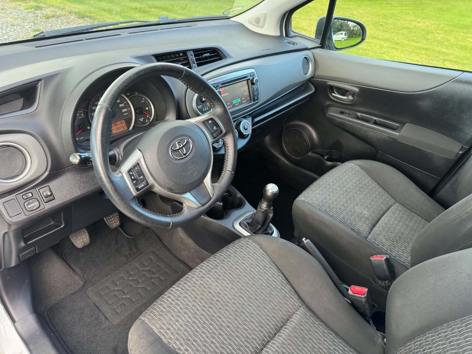 Toyota Yaris 1,0 VVT-i T2 5d