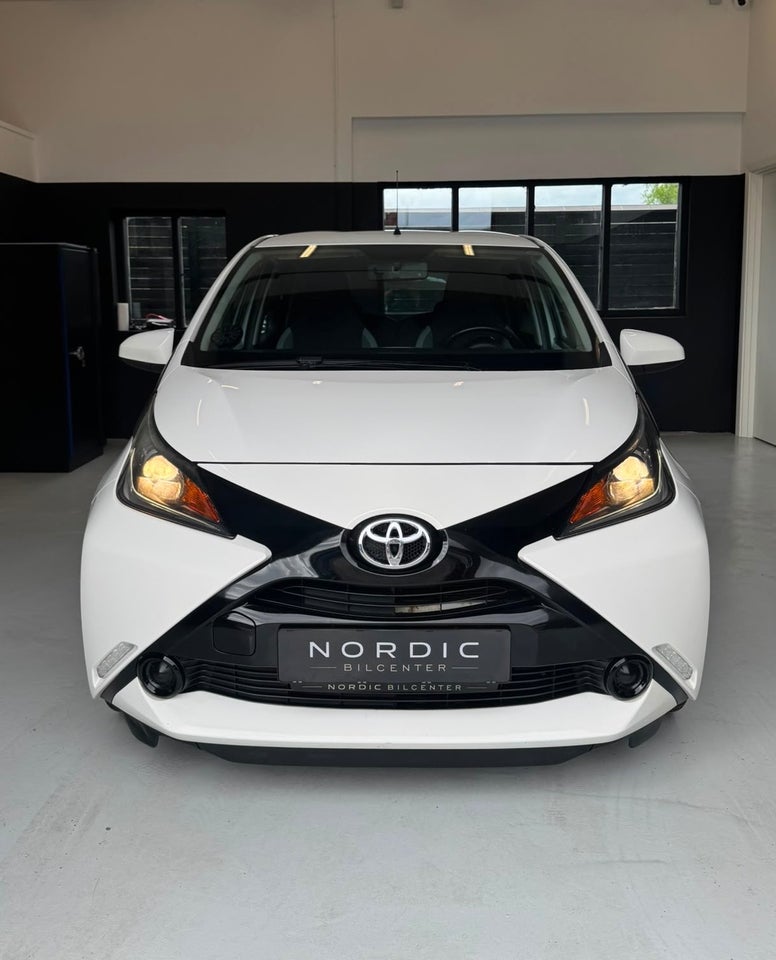 Toyota Aygo 1,0 VVT-i x-play x-touch 5d