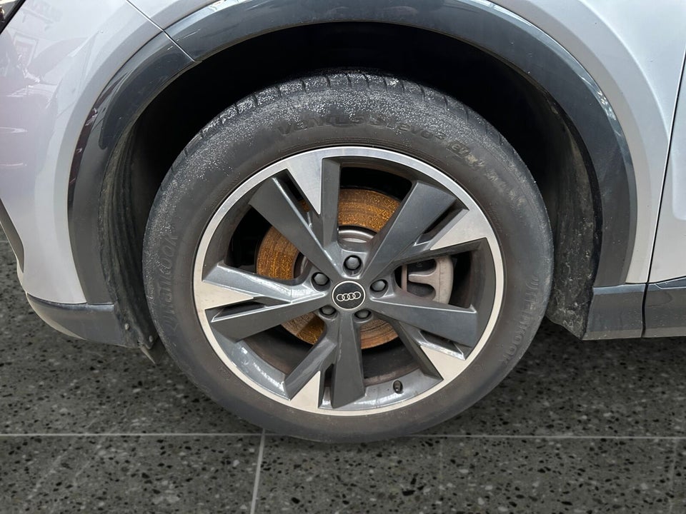 Audi Q4 e-tron 45 Advance quattro 5d