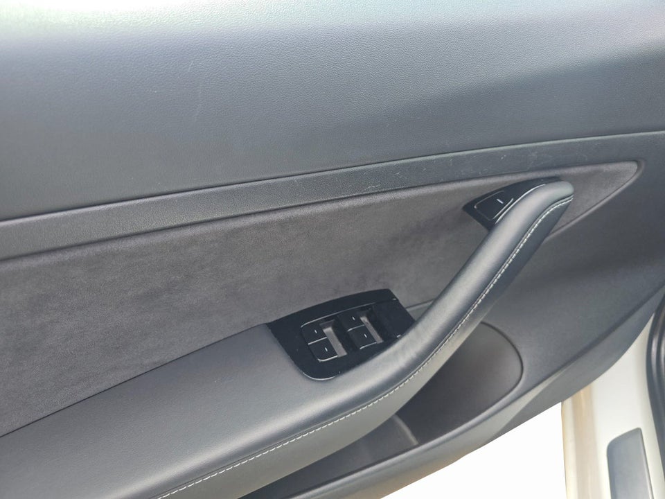 Tesla Model 3 Standard Range+ RWD 4d