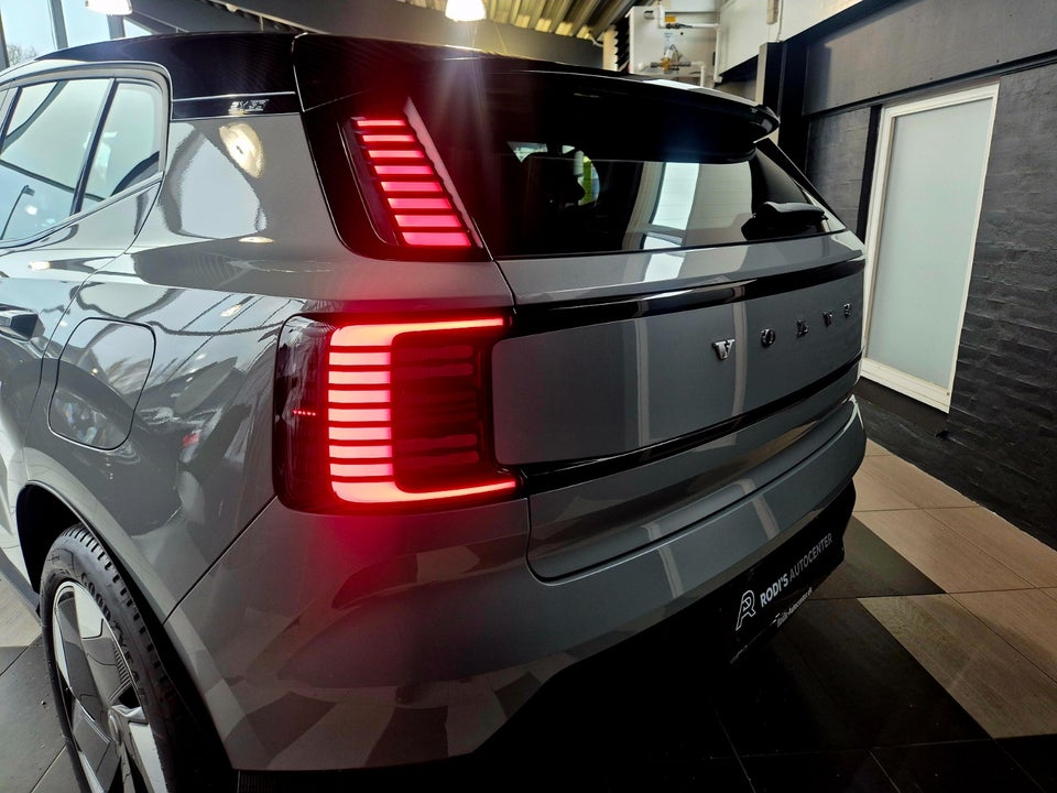 Volvo EX30 Extended Range Plus 5d