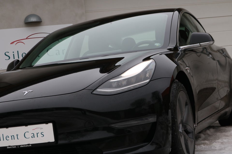 Tesla Model 3 Standard Range+ RWD 4d