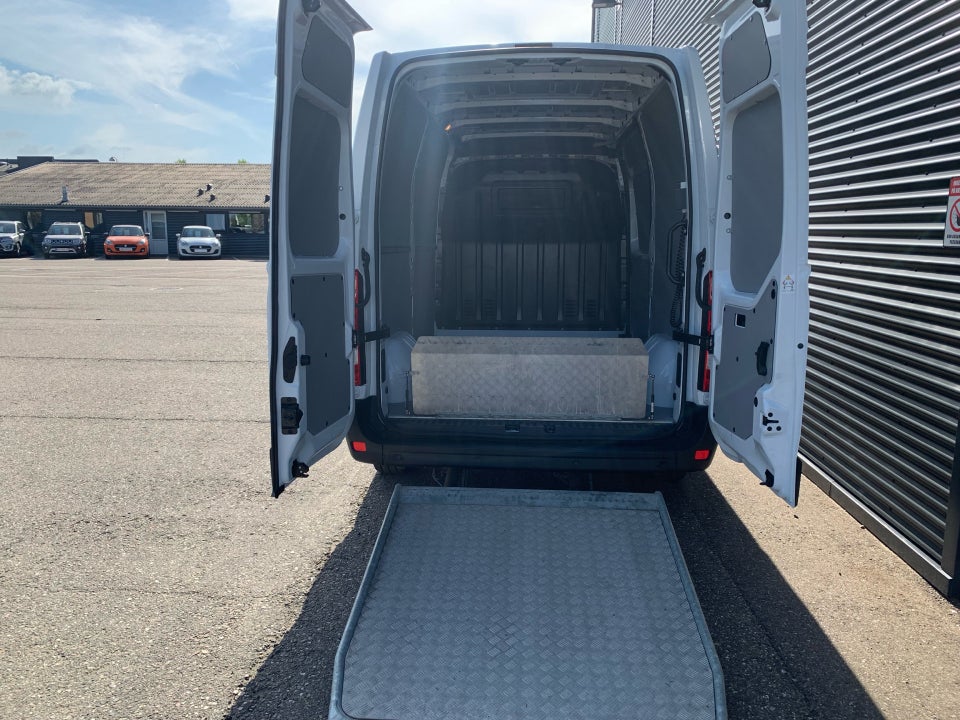 Renault Master IV T33 2,3 dCi 150 L2H2 Kassevogn