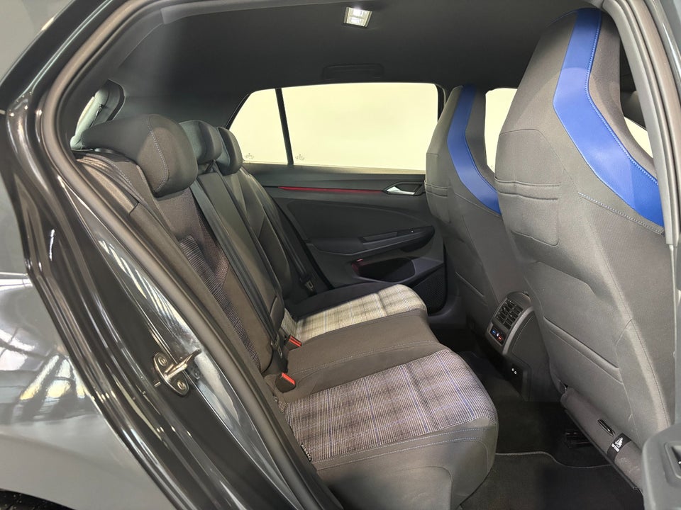 VW Golf VIII 1,4 GTE DSG 5d