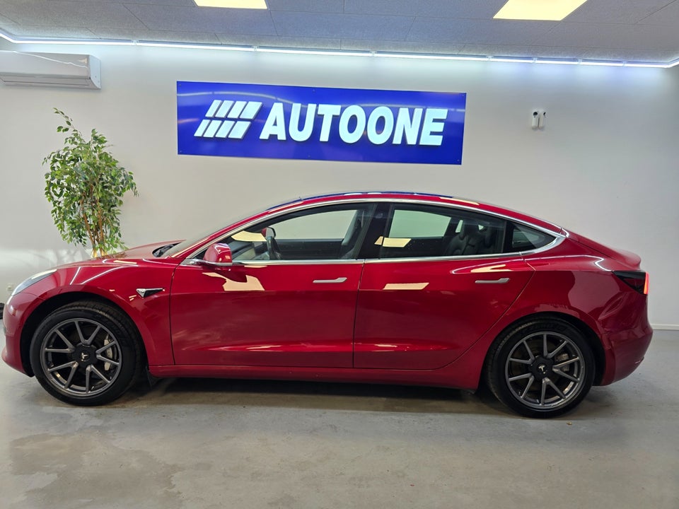 Tesla Model 3 Standard Range+ RWD 4d