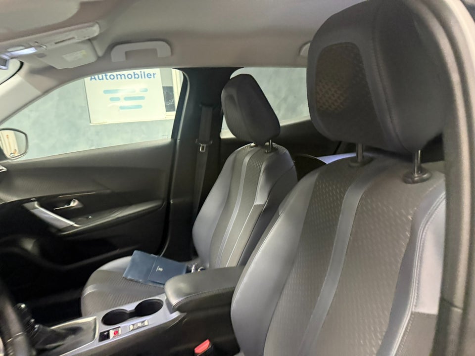 Peugeot 2008 1,5 BlueHDi 100 Allure Pack Van 5d