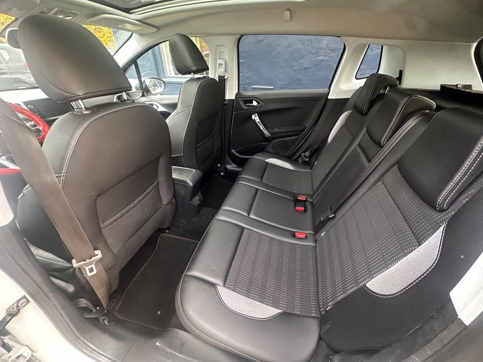 Peugeot 2008 1,6 BlueHDi 100 Allure 5d