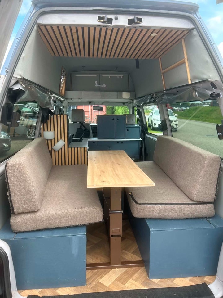 VW Transporter 2,5 TDi 102 Kombi 4d