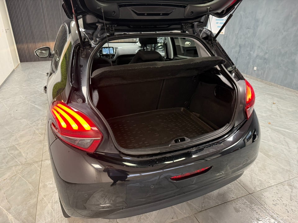 Peugeot 208 1,2 PureTech 82 Allure Sky 5d