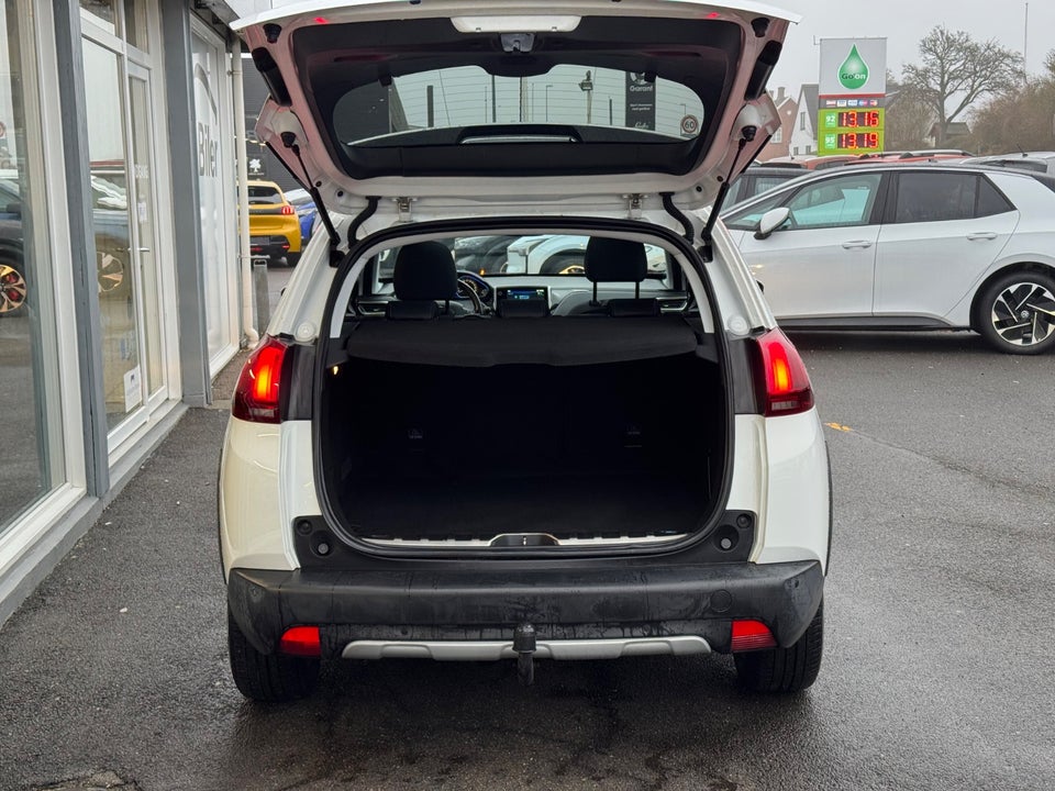 Peugeot 2008 1,5 BlueHDi 100 Allure Sky 5d